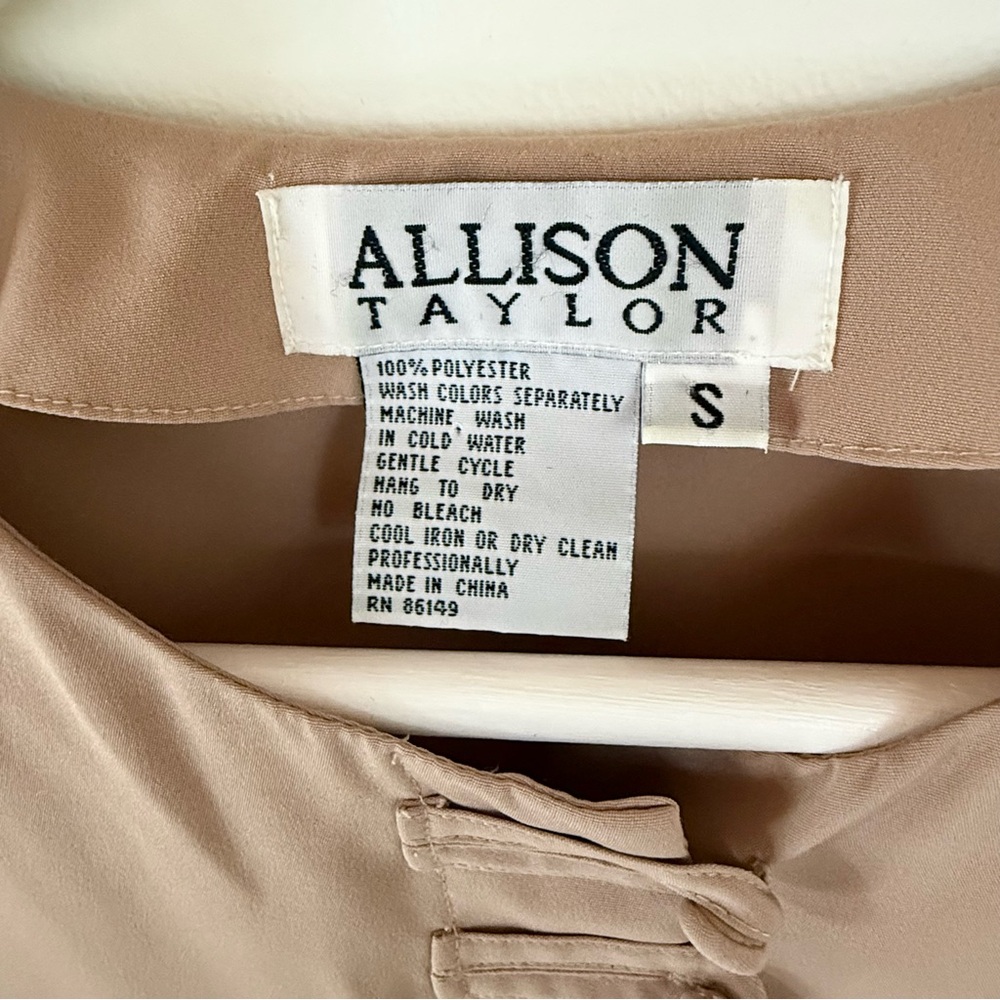Vintage Allison Taylor Beige Button-Up Blouse - Picture 2 of 5
